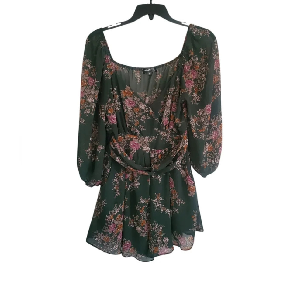 French Kiss floral v-neck baby doll blouse, size medium, with pockets